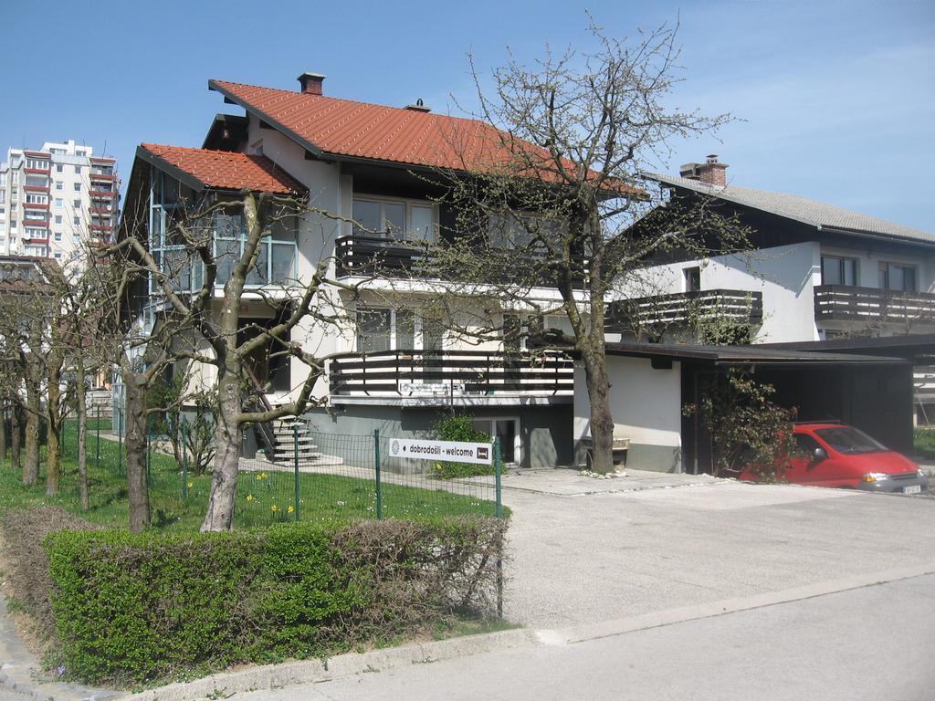 Rooms And Apartment Na Poljani Škofja Loka エクステリア 写真